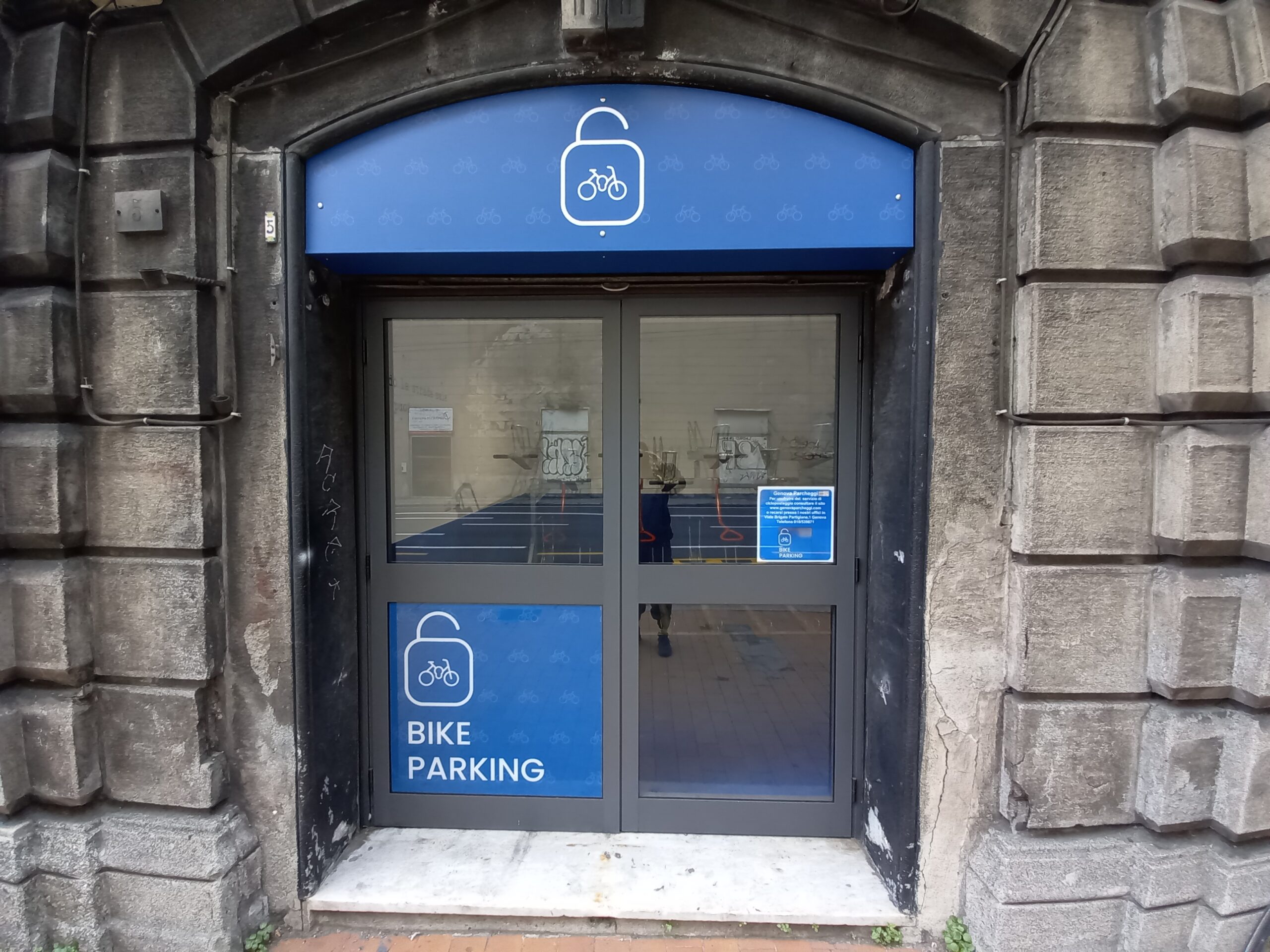 Il primo bike parking pubblico di Genova