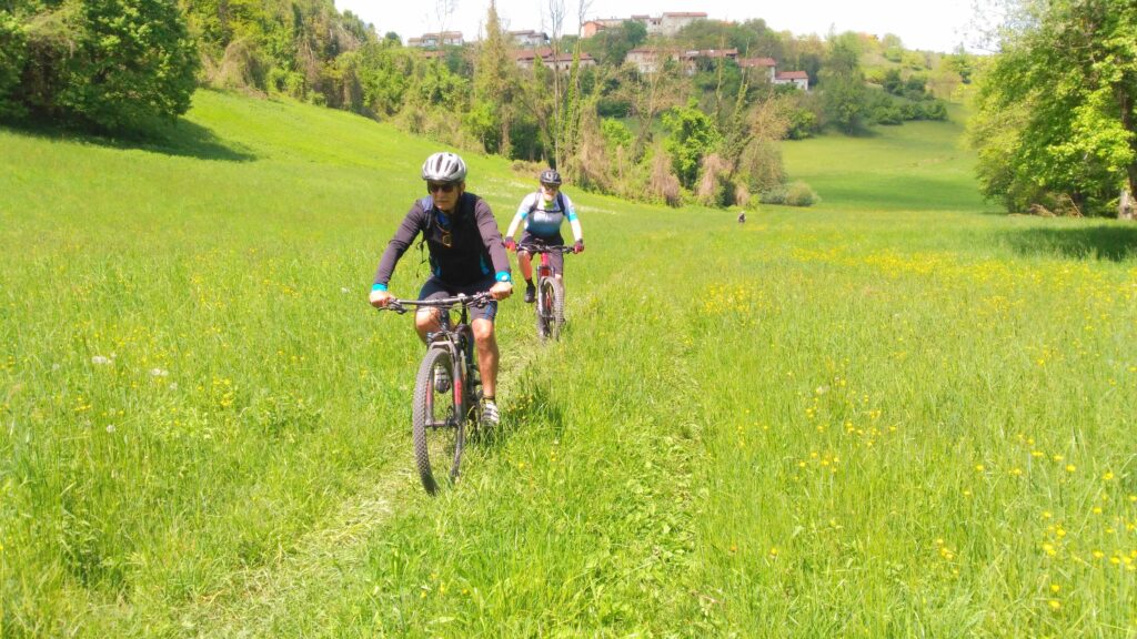 Biciclette a bordo del treno per un'escursione FIAB Genova