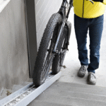 Biciclette e barriere architettoniche come superare i dislivelli