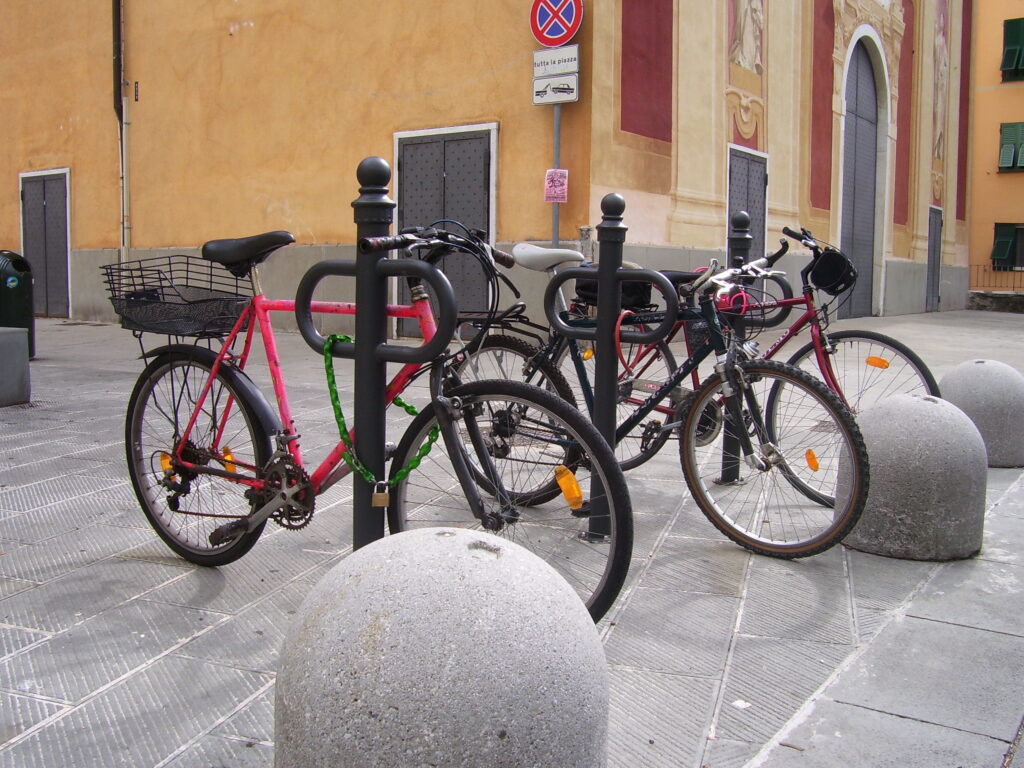 Genova pedala: il #girodizena supera le 11 tonnellate di CO₂ risparmiate e scrive una lettera aperta alla Sindaca sullo spazio pubblico